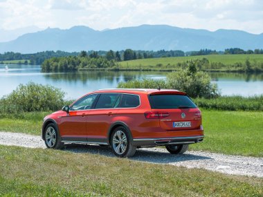 slide image for gallery: 18107 | Volkswagen Passat Alltrack