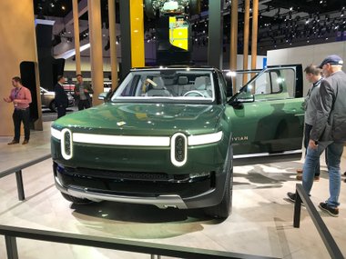 slide image for gallery: 23911 | Rivian R1S