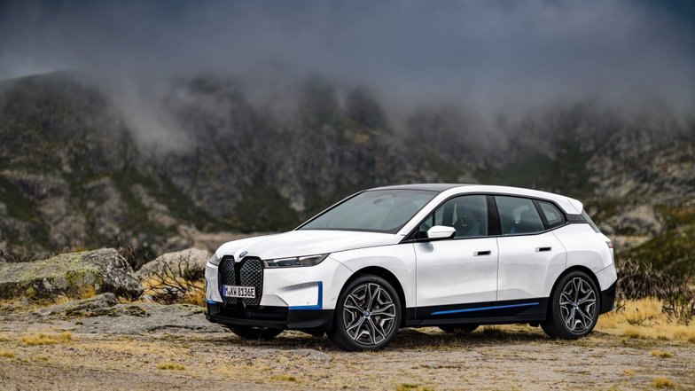 slide image for gallery: 27615 | BMW iX