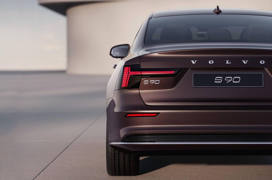 Volvo обновила седан S90 Volvo обновила седан S90