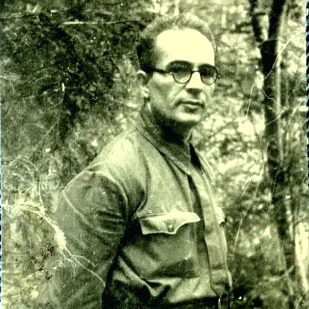 Прадедушка певицы Павел Михайлович Майков. Он сражался на белорусском фронте и прошел всю войну