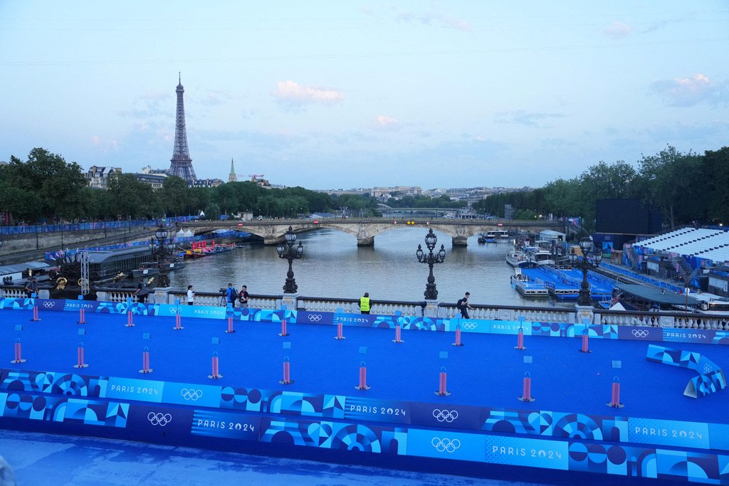 Соревнования по триатлону перенесены из-за качества воды в Сене