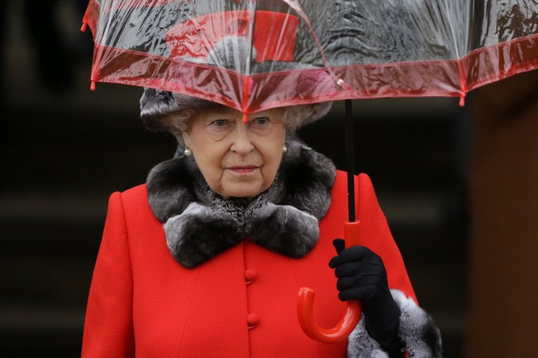 Королева Елизавета II восхитила своим образом на рождественской службе