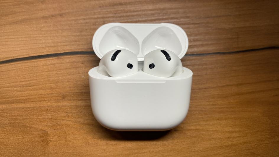 AirPods 4.