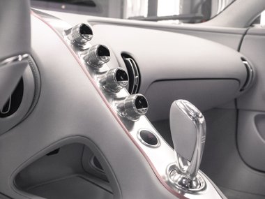 slide image for gallery: 27440 | Британец подарил супруге Bugatti на День святого Валентина