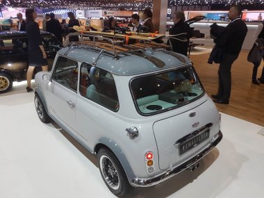 slide image for gallery: 24232 | Mini