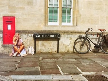 Slide image for gallery: 5413 | Автор кулинарных книг, блогер и предприниматель Ника Белоцерковская побывала в Оксфорде. «Волшебный и умный Оксфорд», – подписала она снимок. Судя по фото, в этом английском городе стоит настоящая жара!