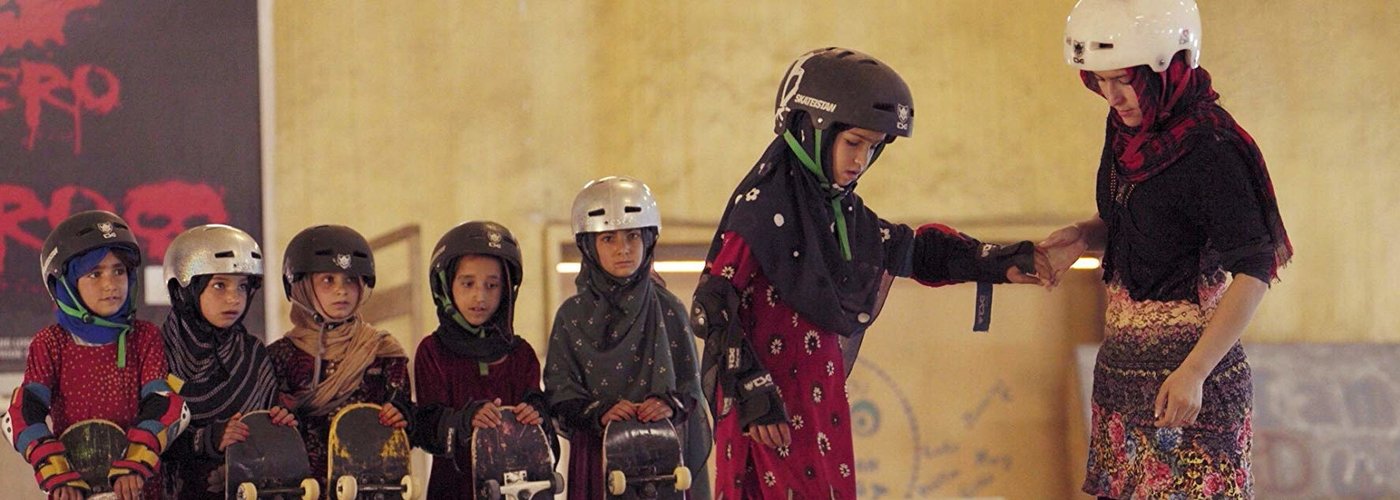 Научиться кататься на скейтборде в зоне боевых действий (если ты девчонка)