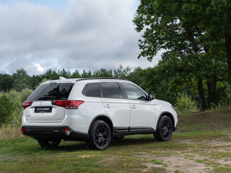 slide image for gallery: 26468 | Mitsubishi Outlander