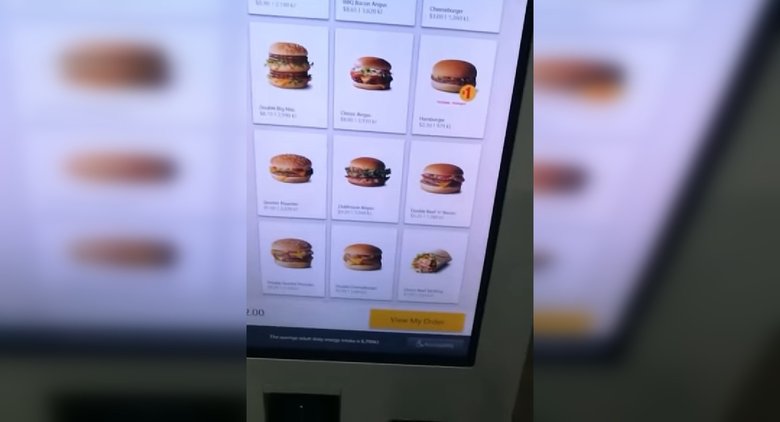 Кадр из видео с обманом терминала «Макдоналдса»