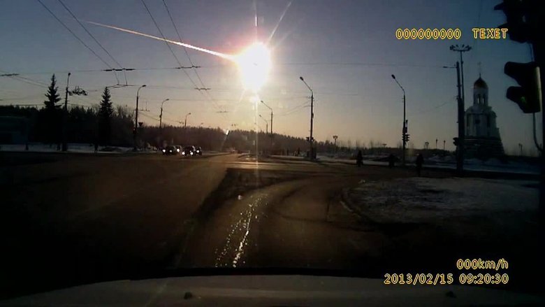 Момент падения Челябинского метеорита. Фото: Wikimedia / CC-BY