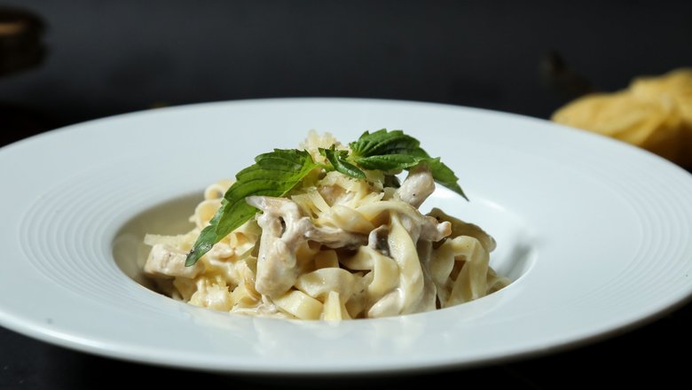 Паста с курицей, феттучини с курицей, паста, паста альфредо Паста с курицей, феттучини с курицей, паста, паста альфредо