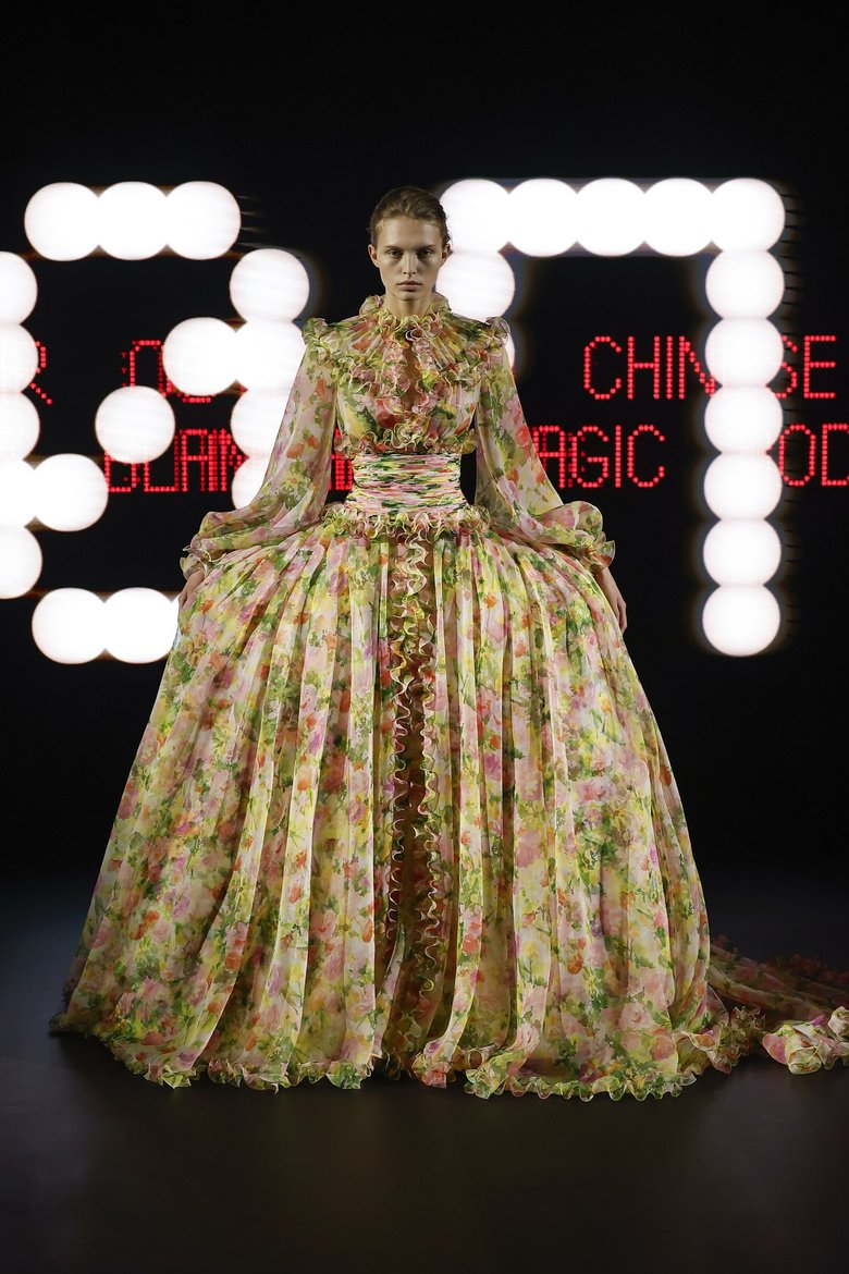 Показ Valentino Haute Couture весна-лето 2025 Показ Valentino Haute Couture весна-лето 2025