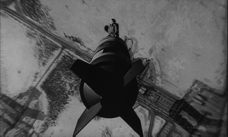 Кадр из фильма «Доктор Стрейнджлав, или Как я научился не волноваться и полюбил атомную бомбу». Фото: Septima Calle