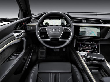 slide image for gallery: 23752 | Электрический кроссовер Audi e-tron