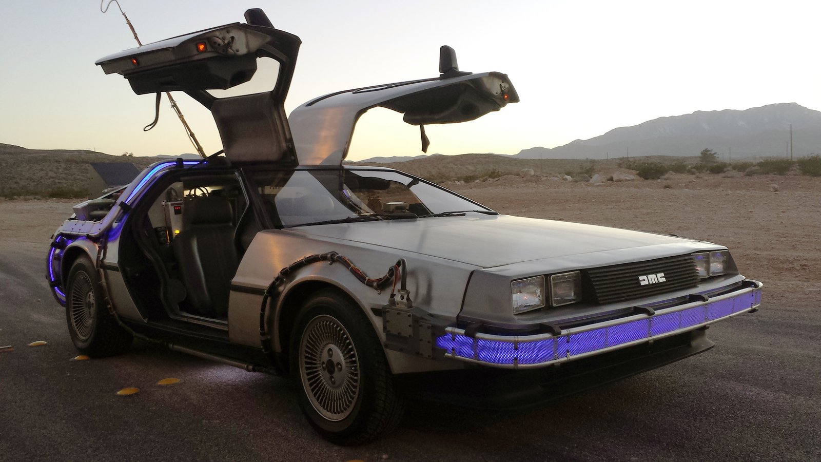 Delorean из фильма «Назад в будущее» пустят с молотка