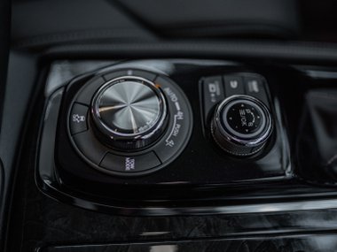 slide image for gallery: 27132 | Детали салона Infiniti QX80