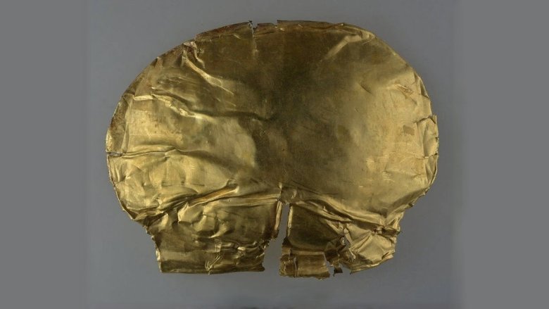 Та самая китайская маска из золота. Фото: South China Morning Post.