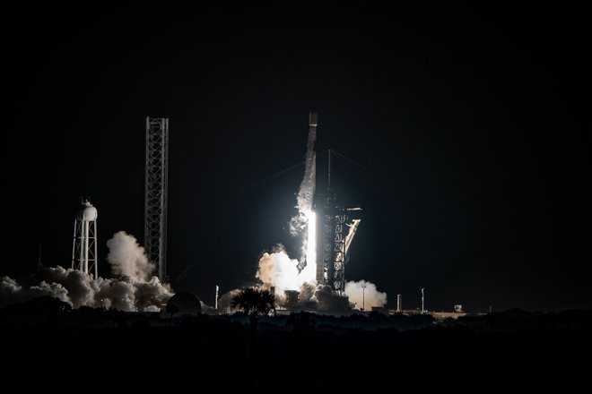 Старт ракеты Falcon 9 Старт ракеты Falcon 9