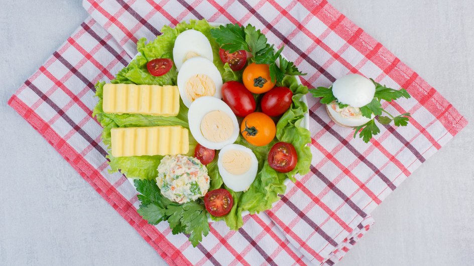 Яйца с овощами и сыром на завтрак Яйца с овощами и сыром на завтрак