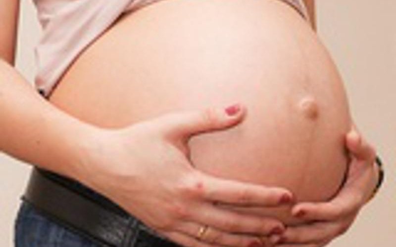 Многоводия 32 недели. Многоводие при беременности фото живота. Живот беременной с многоводием. Многоводие 20,6.