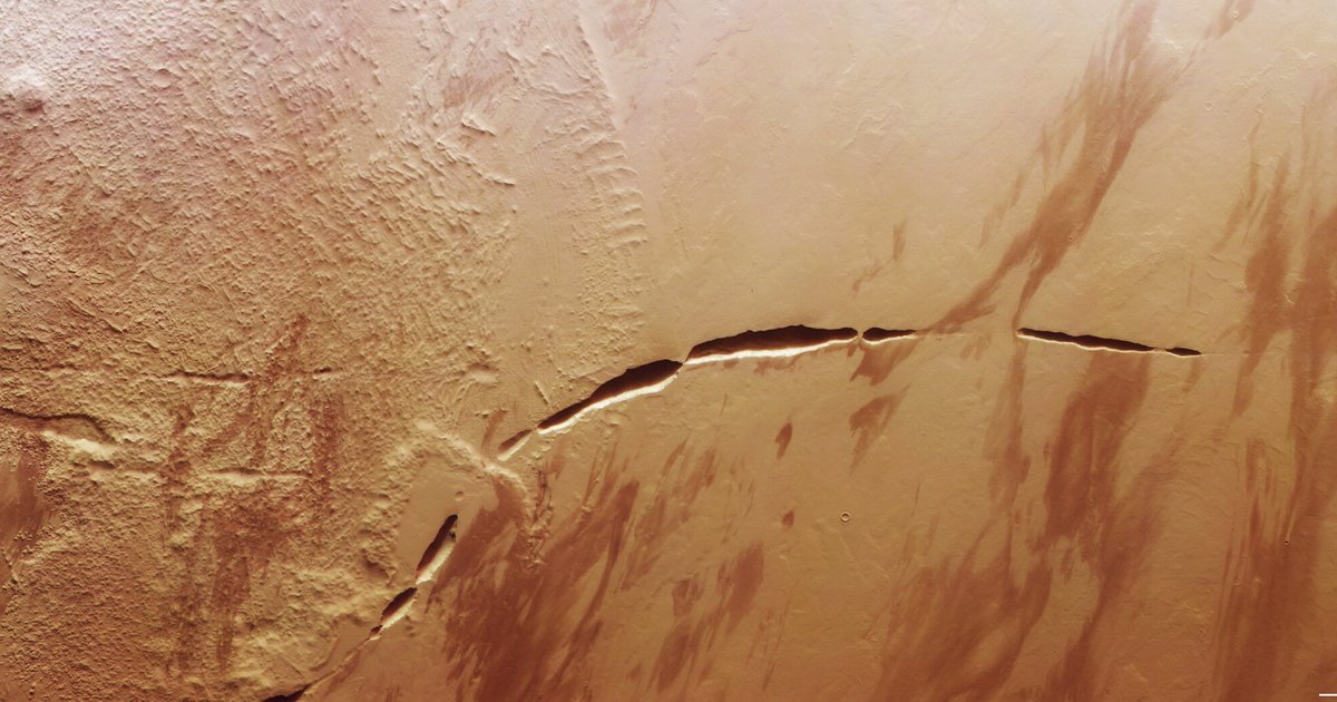 600-километровый «шрам» Марса показали на новых спутниковых снимках