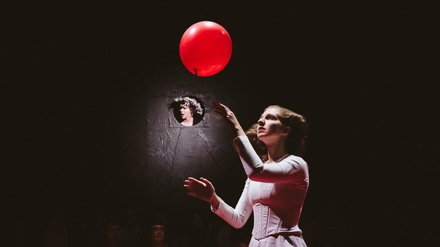 Полина Виторган в спектакле «Снегурочка» в Театре Наций