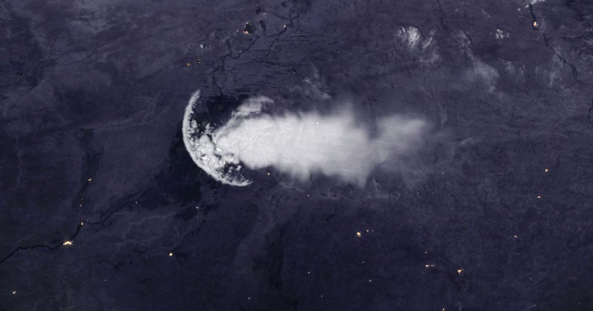 Редкое явление «превратило» грозовое облако в медузу (фото)