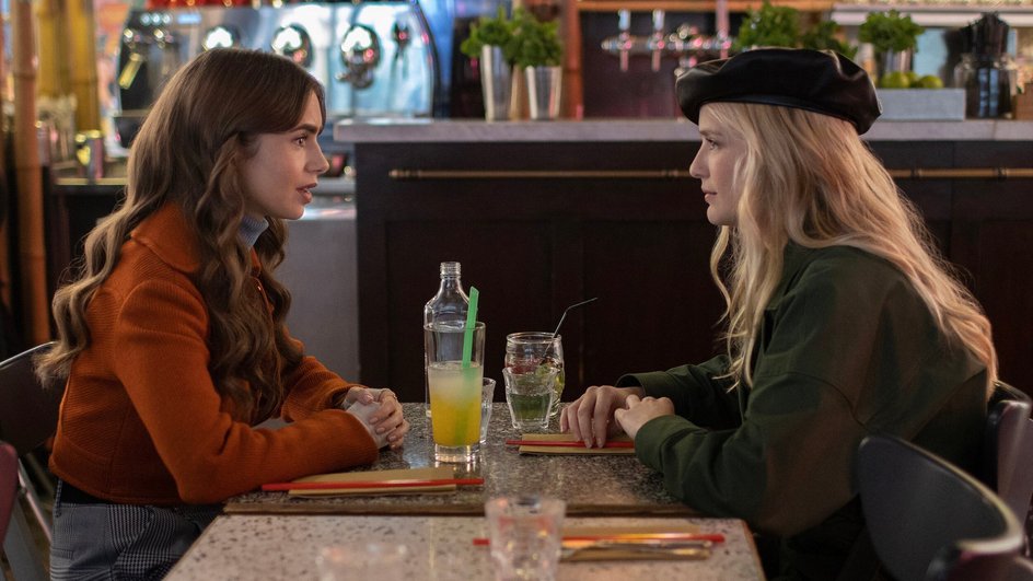 кадр из сериала Эмили в париже, подруги кадр из сериала Эмили в париже, подруги