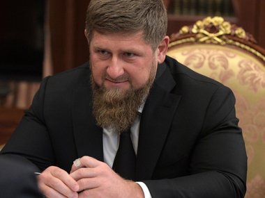 Slide image for gallery: 13137 | Глава Чечни побрился налысо после просьб жителей региона сделать послабление в режиме изоляции и открыть хотя бы парикмахерские. Фото: legion-media.ru