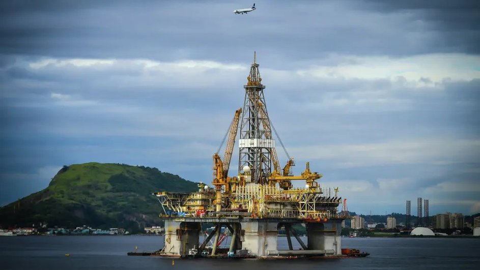 Полупогружная нефтяная буровая платформа Полупогружная нефтяная буровая платформа