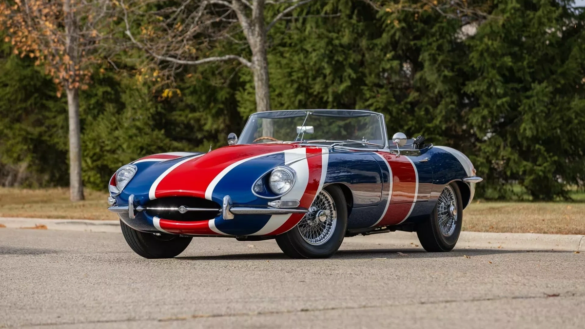 Киношный Jaguar E-Type Остина Пауэрса выставлен на аукцион