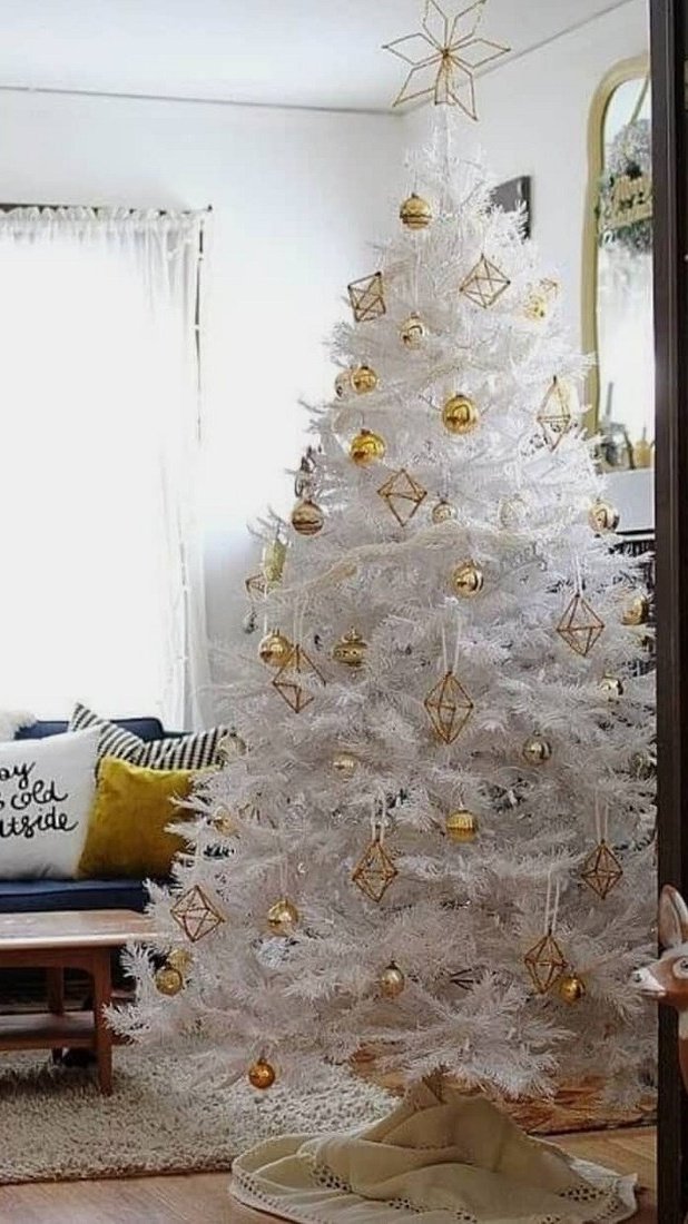 Новый год: покупка и украшение новогодней елки