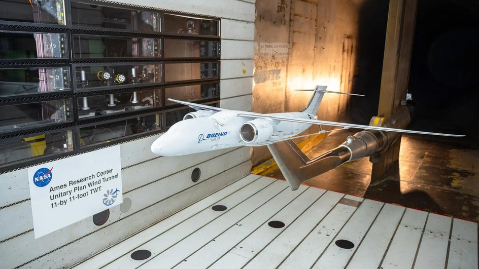 Модель лайнера X-66 в сверхзвуковом испытательном центре NASA Модель лайнера X-66 в сверхзвуковом испытательном центре NASA