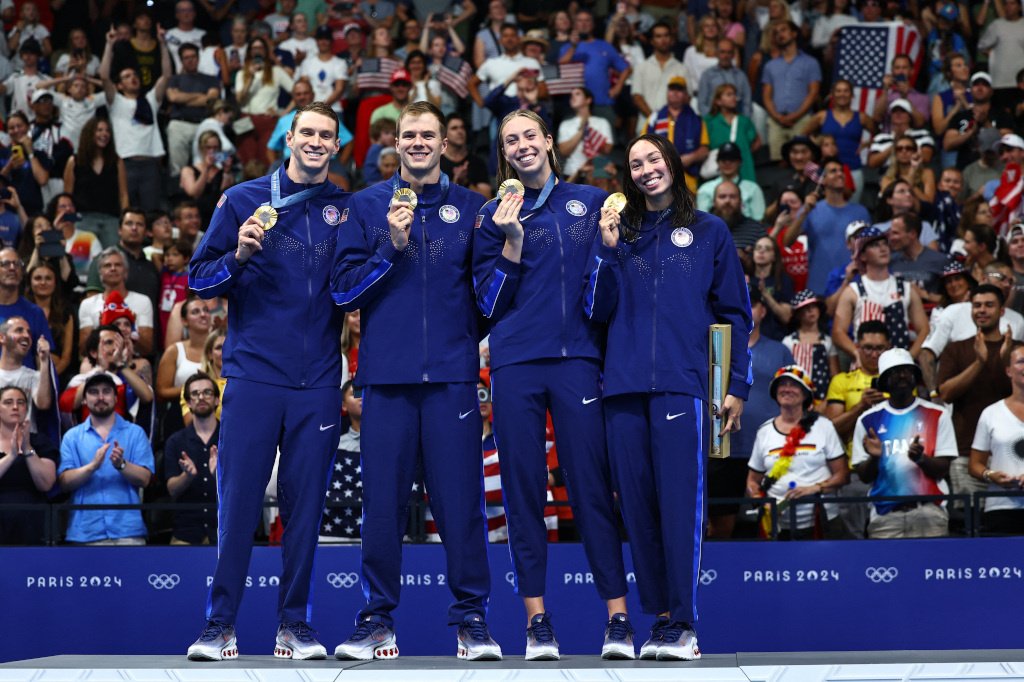 Американские пловцы выиграли эстафету с мировым рекордом