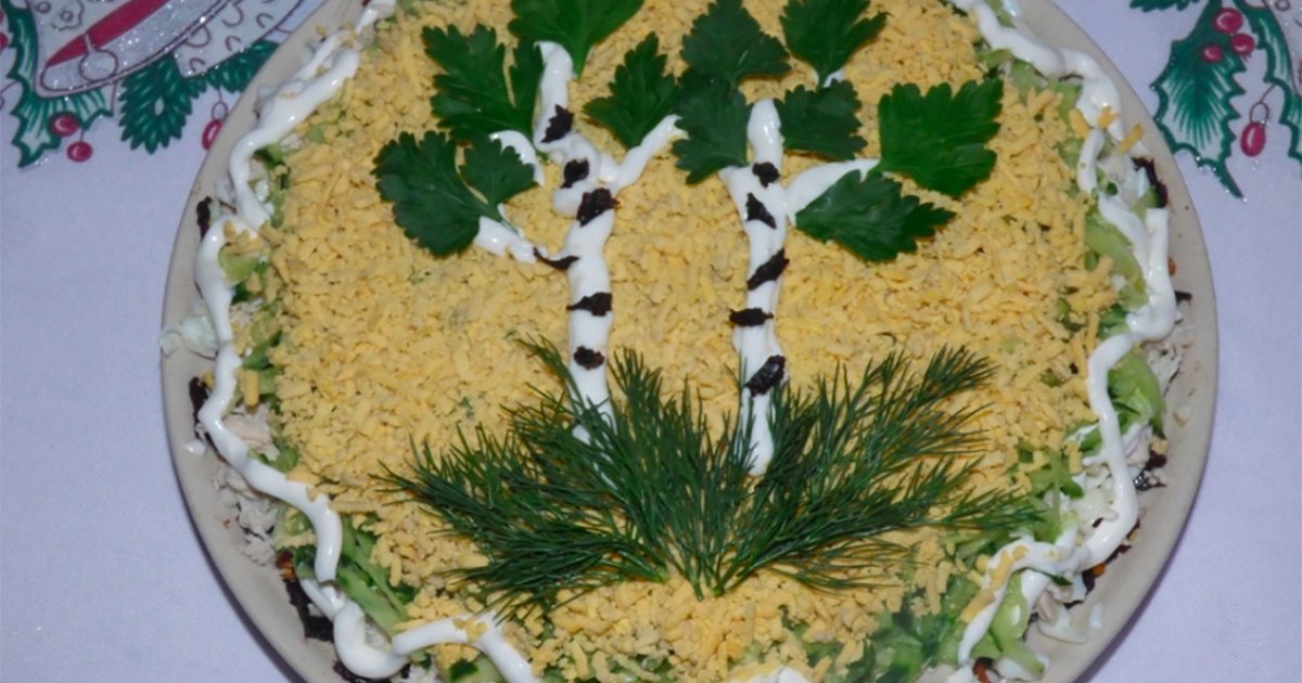 Салат «Берёзка» с курицей и грибами — рецепт с фото пошагово
