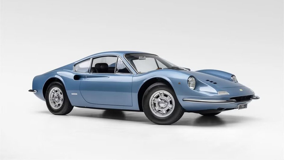 Светло-голубой спорткар Ferrari Dino 206 GT 1969 года выпуска уйдет с молотка в СЩА