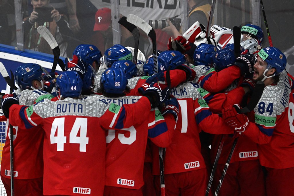 Сборная Чехии обыграла американцев и вышла в полуфинал чемпионата мира по хоккею