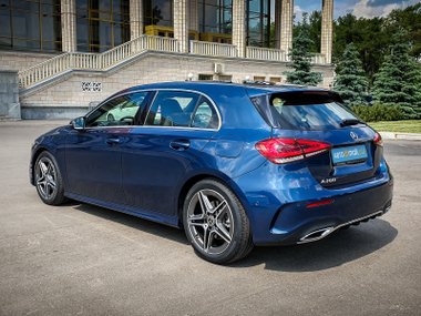 slide image for gallery: 24540 | Максимальный стиль за 2 миллиона: Kia против Mercedes