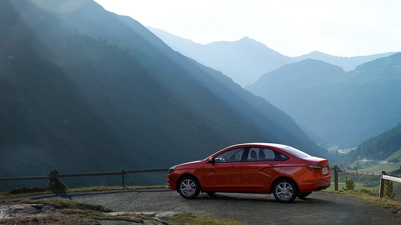 slide image for gallery: 18100 | Lada Vesta