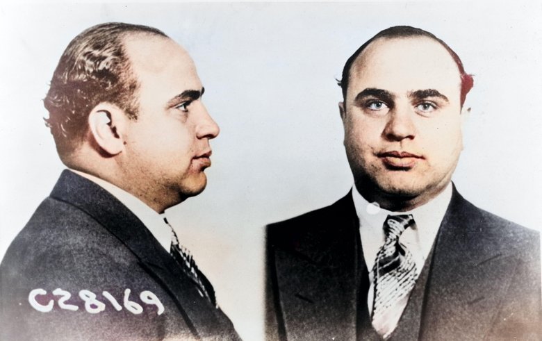 Аль Капоне пробыл на Алькатрасе 4,5 года. Знаменитого гангстера освободили из самой суровой тюрьмы США в 1939 году из-за ухудшения здоровья на фоне прогрессирующего сифилиса