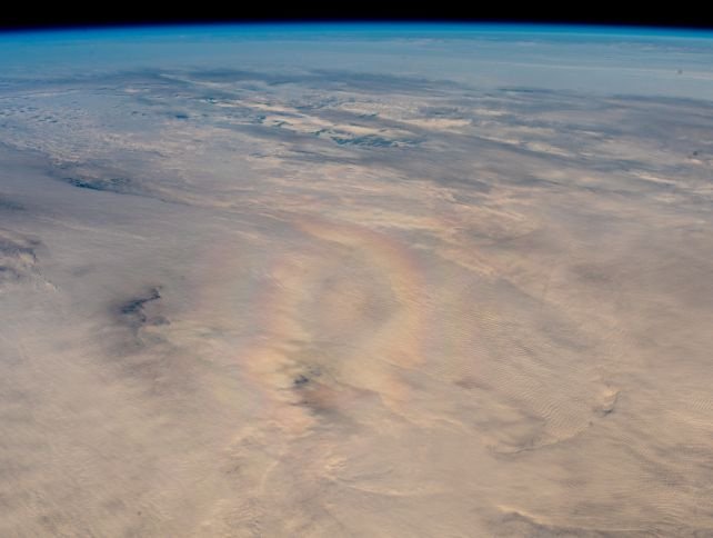 Глория в атмосфере Земли. Фото сделано космонавтом ЕКА Александром Герстом на МКС в 2018 году