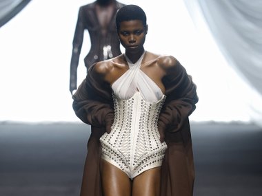 Показ Jean Paul Gaultier весна-лето 2025 Показ Jean Paul Gaultier весна-лето 2025