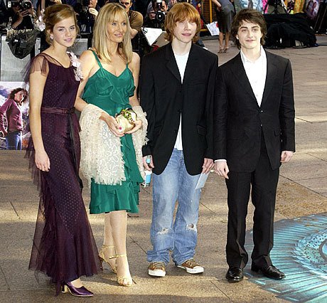 Эмма Уотсон, Джоан Роулинг, Руперт Гринт и Дэниел Рэдклифф на премьере фильма «Гарри Поттер и Узник Азкабана», 2004 год