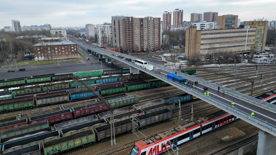 Мэр Москвы Сергей Собянин открыл движение по путепроводу через пути первого маршрута Московских центральных диаметров (МЦД-1) вблизи станции «Бескудниково».