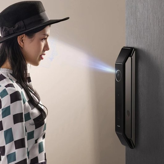 Huawei Smart Door Lock 2 сканирует лицо Huawei Smart Door Lock 2 сканирует лицо