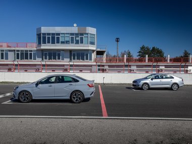 slide image for gallery: 24410 | Физкультура за миллион: Lada Vesta Sport против Skoda Rapid. Видео