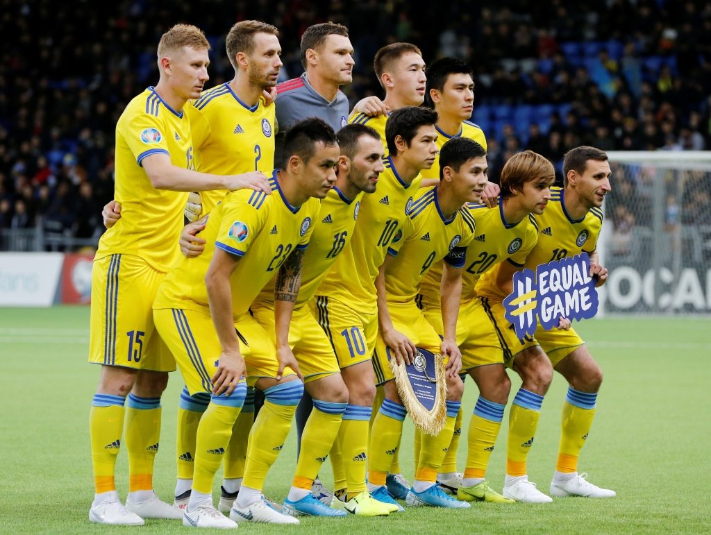 Фиаско сборной Казахстана: пропустила четыре мяча от участника Евро-2020 в матче с удалением и пенальти