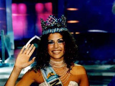 Slide image for gallery: 14138 | Линор Абарджиль (1998, Израиль). Первая израильтянка — обладательница титула. Когда Линор победила на конкурсе, ей было 18 лет. На тот момент она уже работала моделью — ее заметили, когда ей было 16. Фото: legion-media.ru