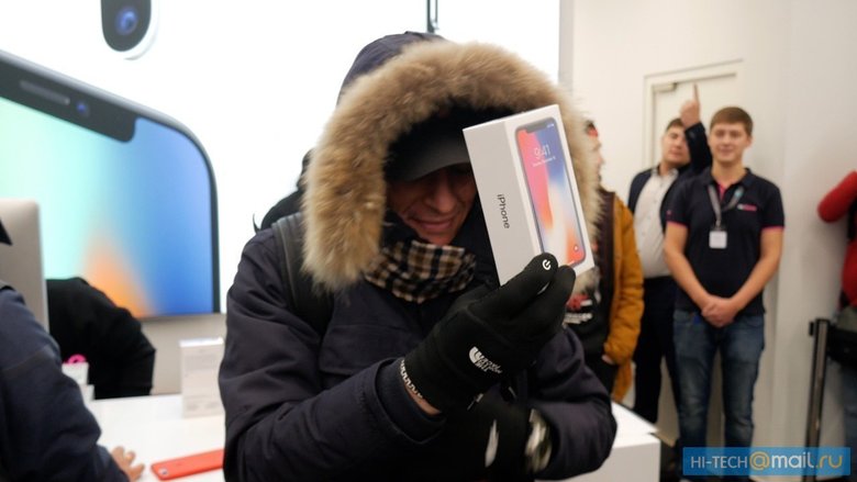 Первый покупатель iPhone X в Москве оказался перекупщиком